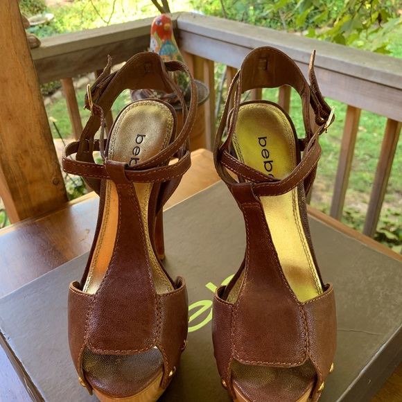 Bebe platform stilettos in rich cognac with gold studs & ankle clasp. In box. - Picture 3 of 8